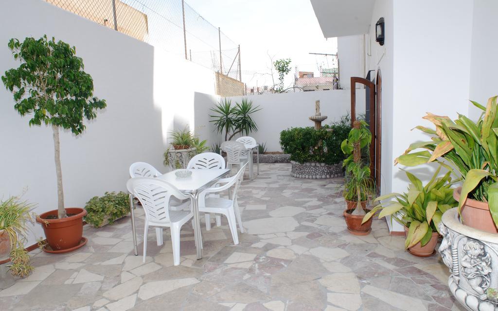 Hostal Montana San Antonio  Exteriér fotografie